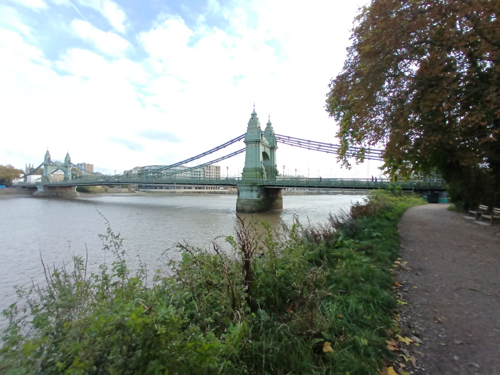 Thames Path traffic-free cycle route